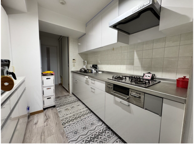 白で統一されたキッチンのリフォーム事例