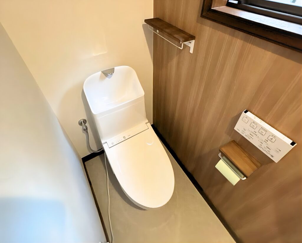 前衛的かつ生活感を追求したトイレや洗面所のリフォーム事例