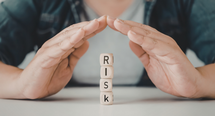 「RISK」の文字