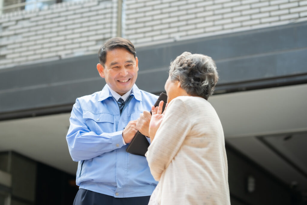外壁塗装業者の男性