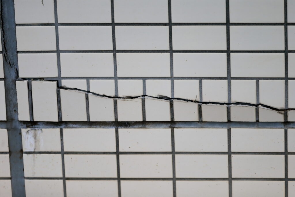 外壁塗装のひび割れ