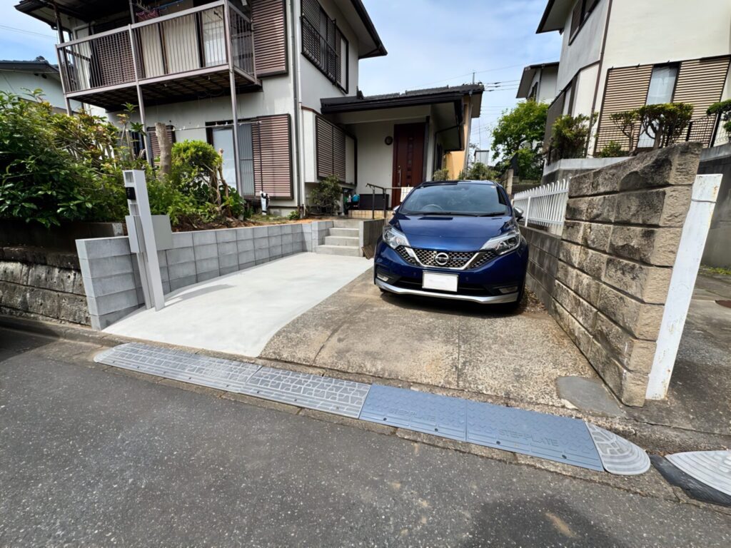 駐車場に二台停められるようにした外構リフォーム事例