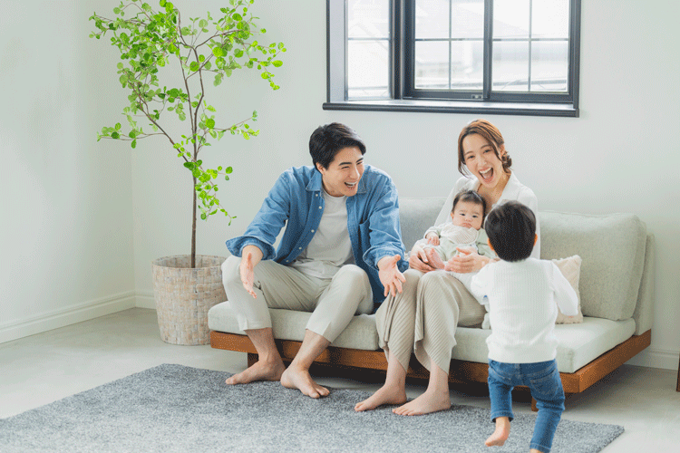 リフォーム完成を喜ぶ家族